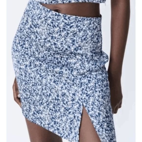 Zara 🐾 NWT Blue & White FLORAL PRINT MINI SKIRT Size Large - Picture 1 of 10